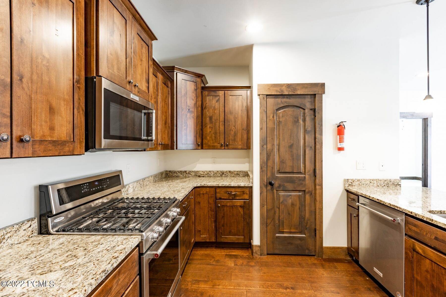 8. Multi-Family Homes for Sale at 14345 Buck Horn Trail Heber City, Utah 84032 United States