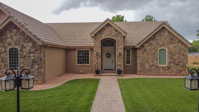 Single Family Homes for Sale at 1157 400 Hurricane, Utah 84737 United States