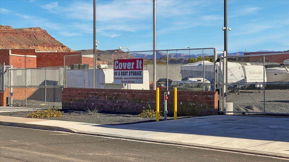 Commercial for Sale at 5520 Hurricane, Utah 84737 United States