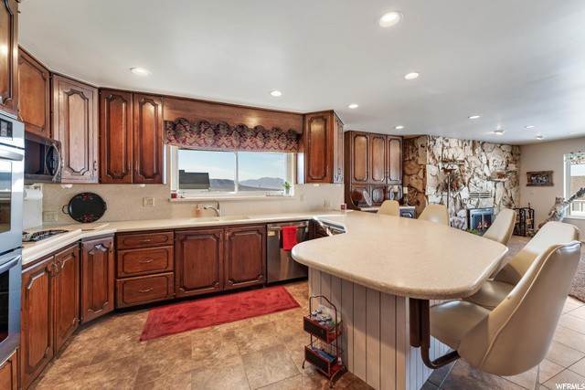 13. Single Family Homes for Sale at 670 CLOWARD WAY Elk Ridge, Utah 84651 United States
