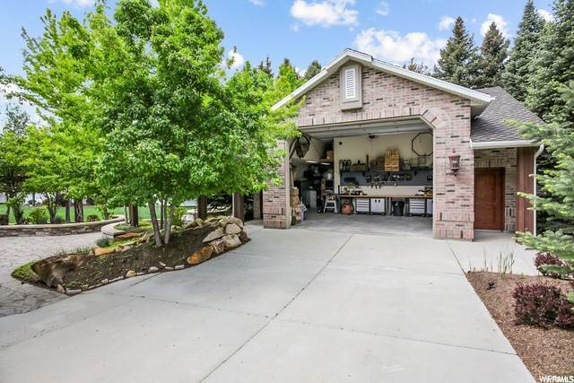 8. Single Family Homes for Sale at 9 TRENDLAND CV Sandy, Utah 84092 United States
