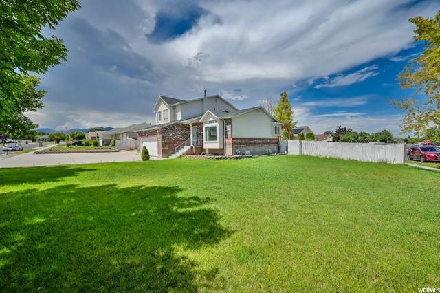 24. Single Family Homes for Sale at 4678 PENCE Drive West Jordan, Utah 84088 United States