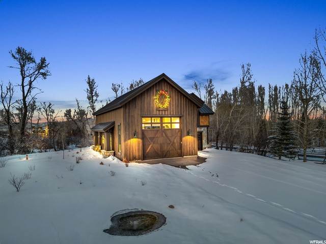19. Single Family Homes for Sale at 3967 TWO CREEKS Lane Park City, Utah 84098 United States