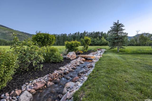 9. Single Family Homes for Sale at 3967 TWO CREEKS Lane Park City, Utah 84098 United States
