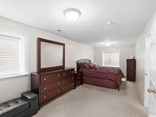 36. Single Family Homes for Sale at 13754 SOUTHFORK Drive Draper, Utah 84020 United States