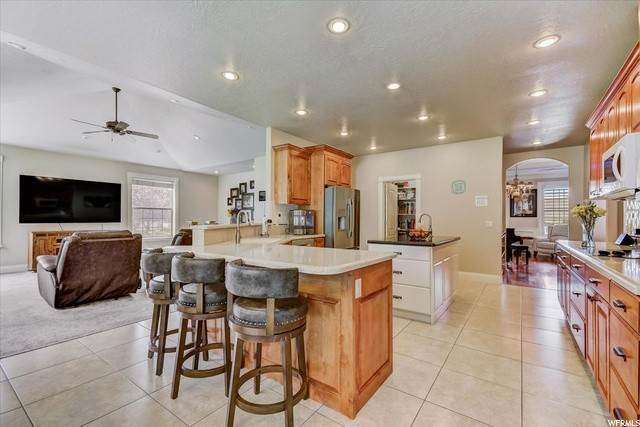 18. Single Family Homes for Sale at 671 1840 Springville, Utah 84663 United States