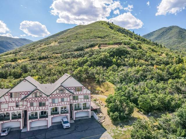 27. Condominiums for Sale at 1075 OBERLAND Drive Midway, Utah 84049 United States