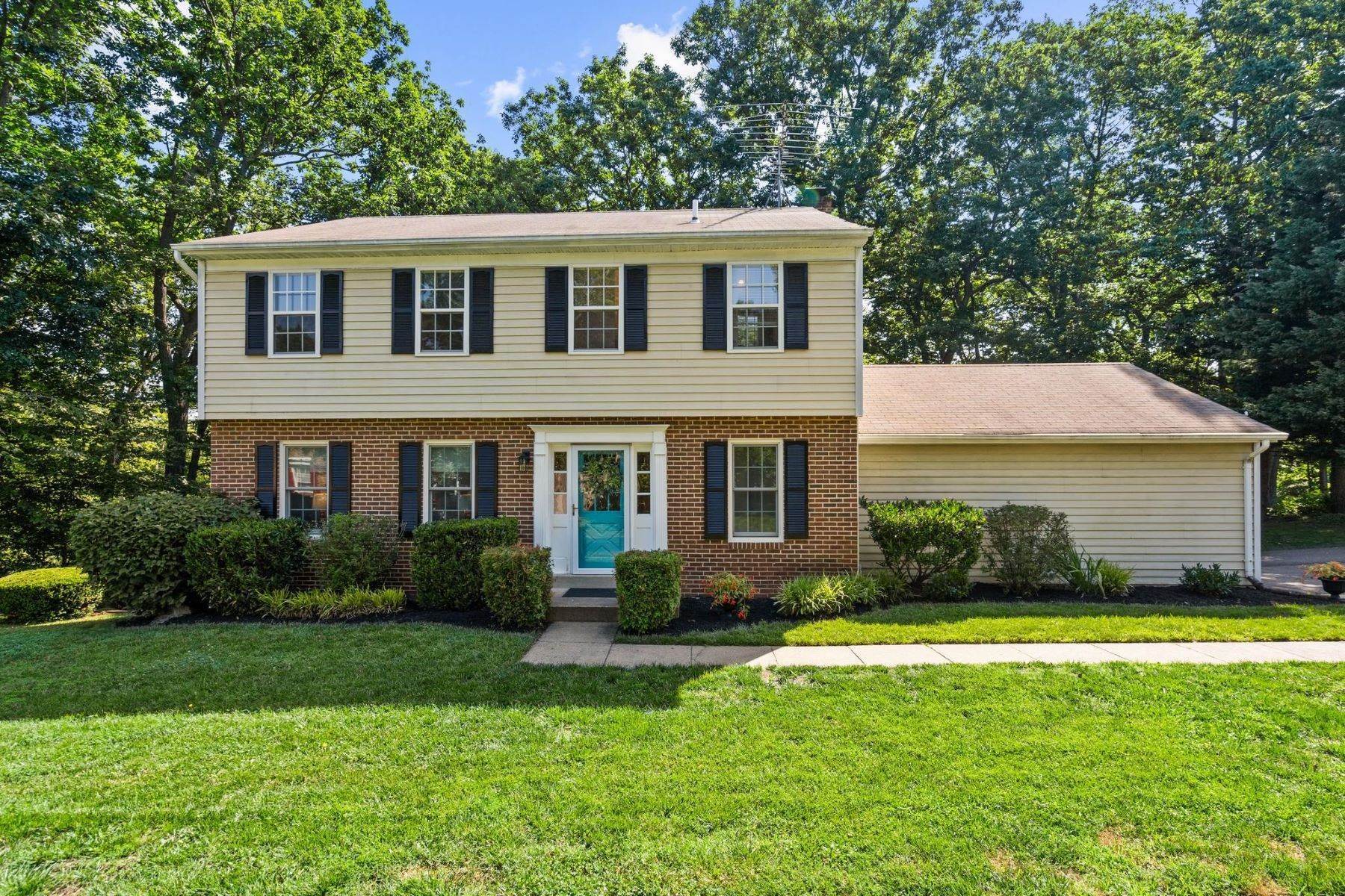Single Family Homes for Sale at 6000 Franconia Forest Ln Alexandria, Virginia 22310 United States