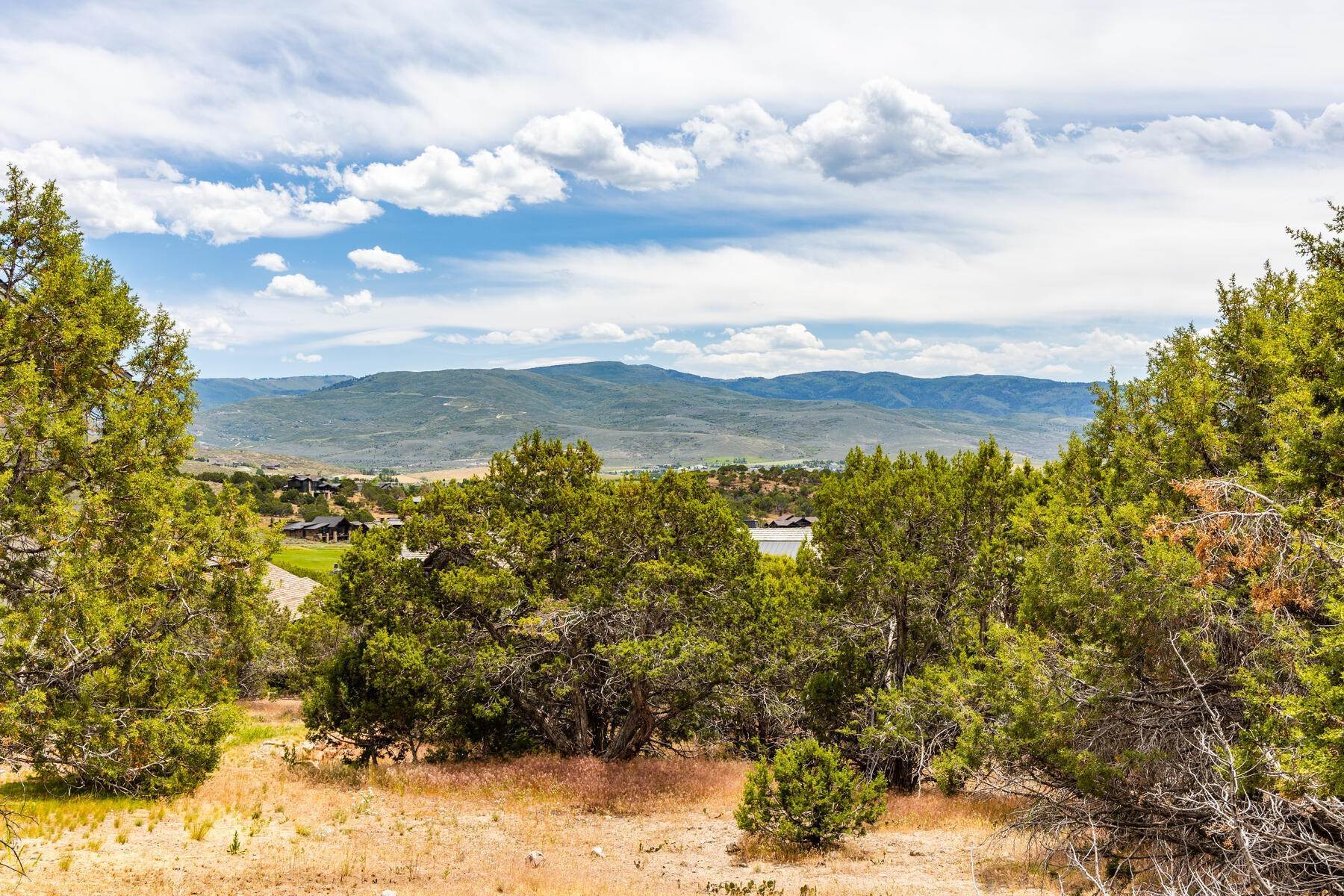 46. Single Family Homes for Sale at New Construction Mountain Contemporary Home In Red Ledges 726 N Explorer Peak Drive Heber City, Utah 84032 United States