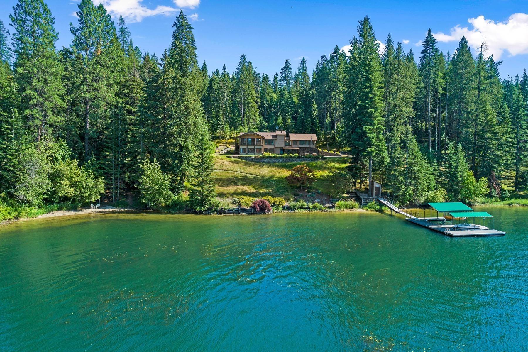 Single Family Homes for Sale at Hayden Lake Mountain Retreat 7285 E Henry Point Rd Hayden, Idaho 83835 United States