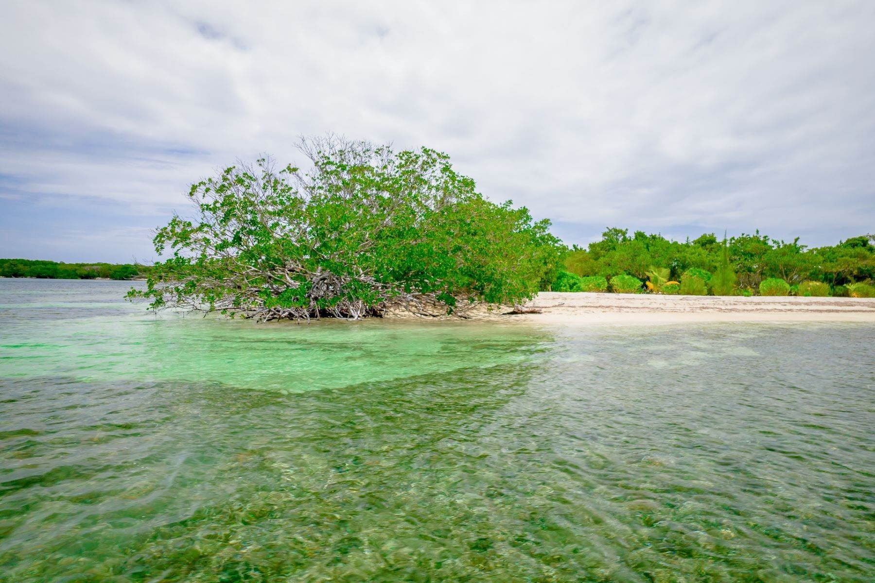 13. Private Islands for Sale at Roatan, Bay Islands Honduras