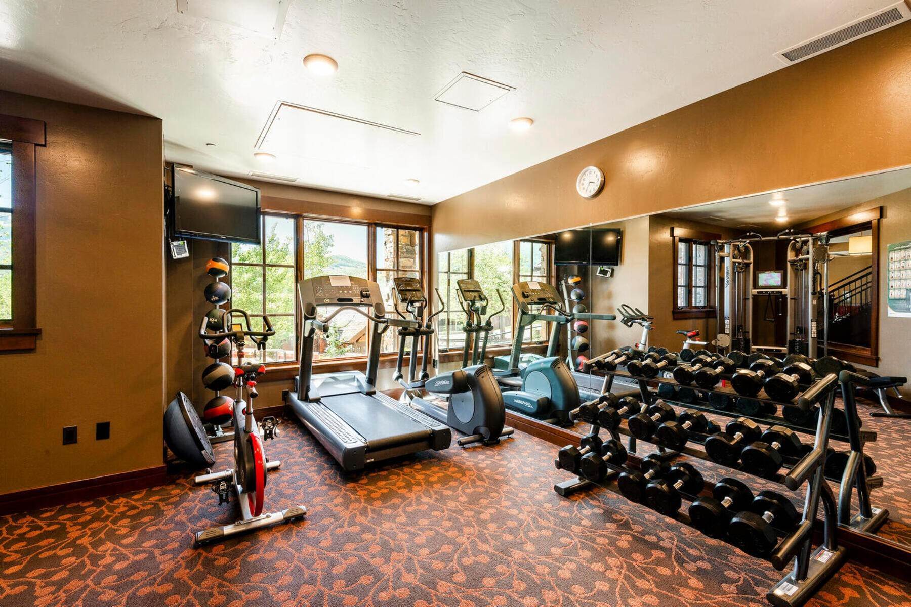 35. Condominiums for Sale at Luxury Ski-In, Ski-Out Residence With Stunning Views 8894 Empire Club Drive, 405 Park City, Utah 84060 United States