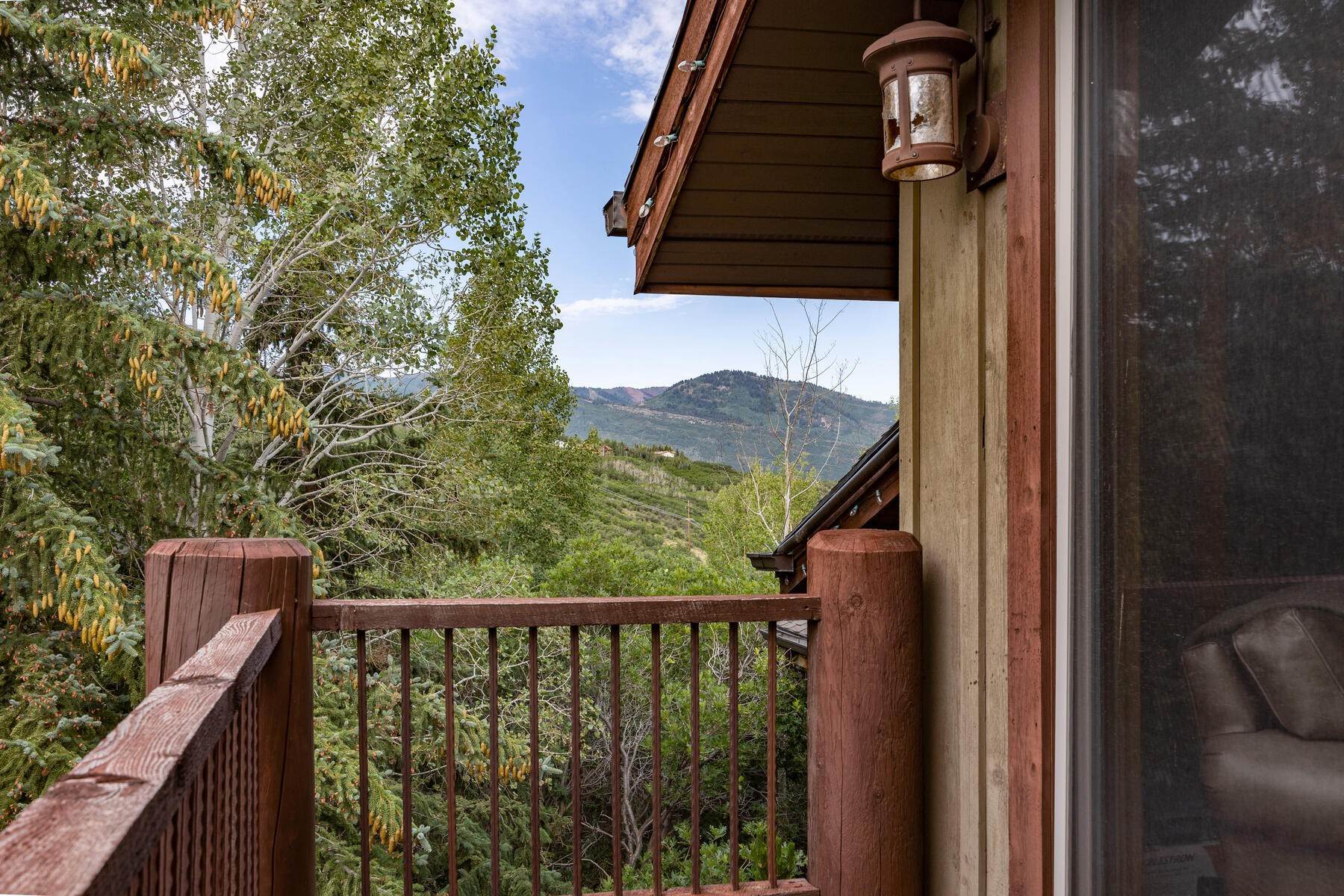 20. Single Family Homes for Sale at Ski Run Views in Deer Valley® 3335 Sun Ridge Dr Park City, Utah 84060 United States