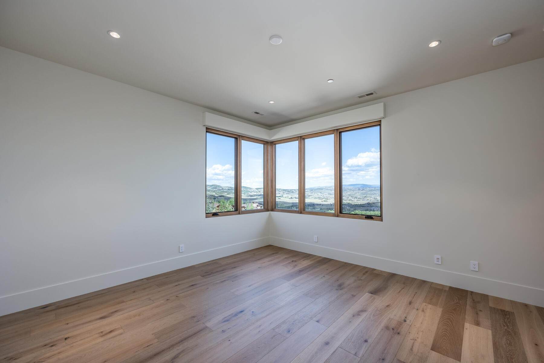 36. Single Family Homes for Sale at Glenwild Contemporary New Construction with Endless Views 1233 Snow Berry St Park City, Utah 84098 United States