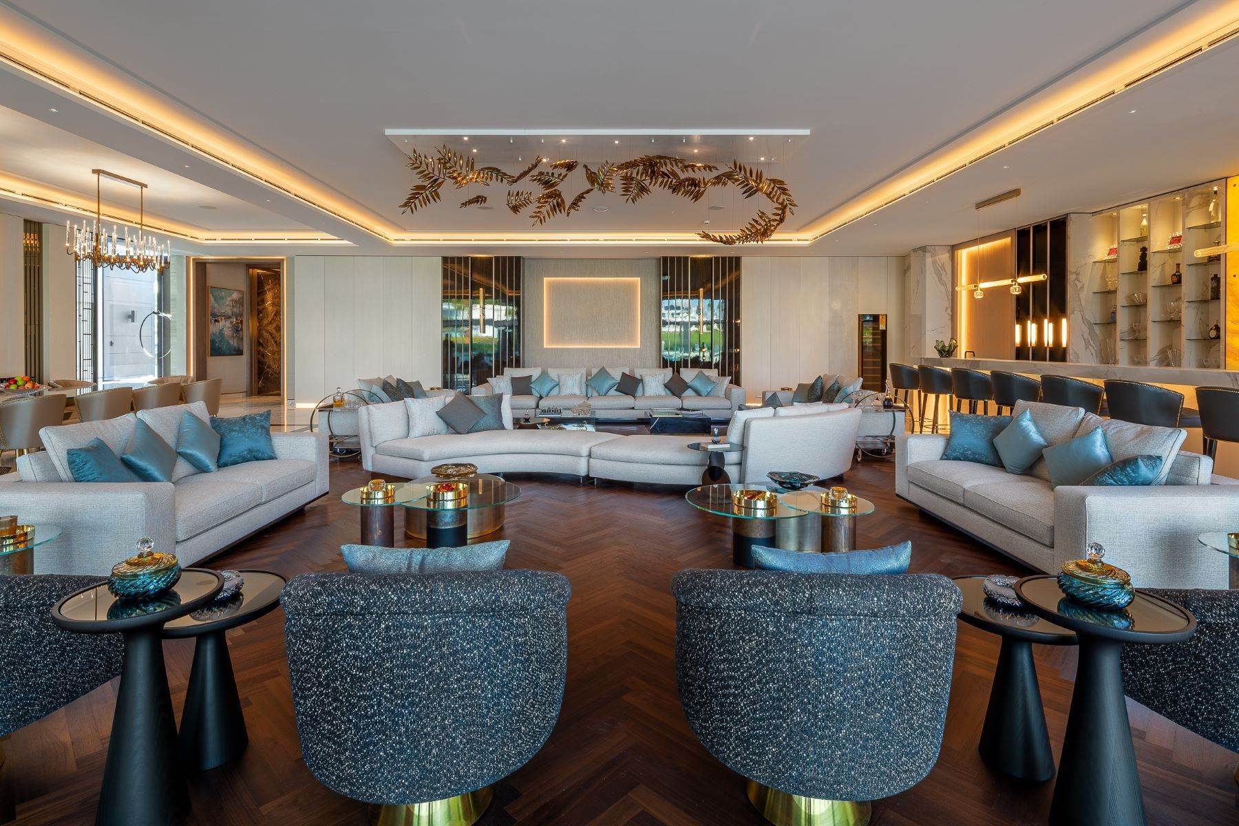 5. Single Family Homes for Sale at Lavishly Spectacular Luxury Villa in Emirates Hills Dubai, Dubai United Arab Emirates