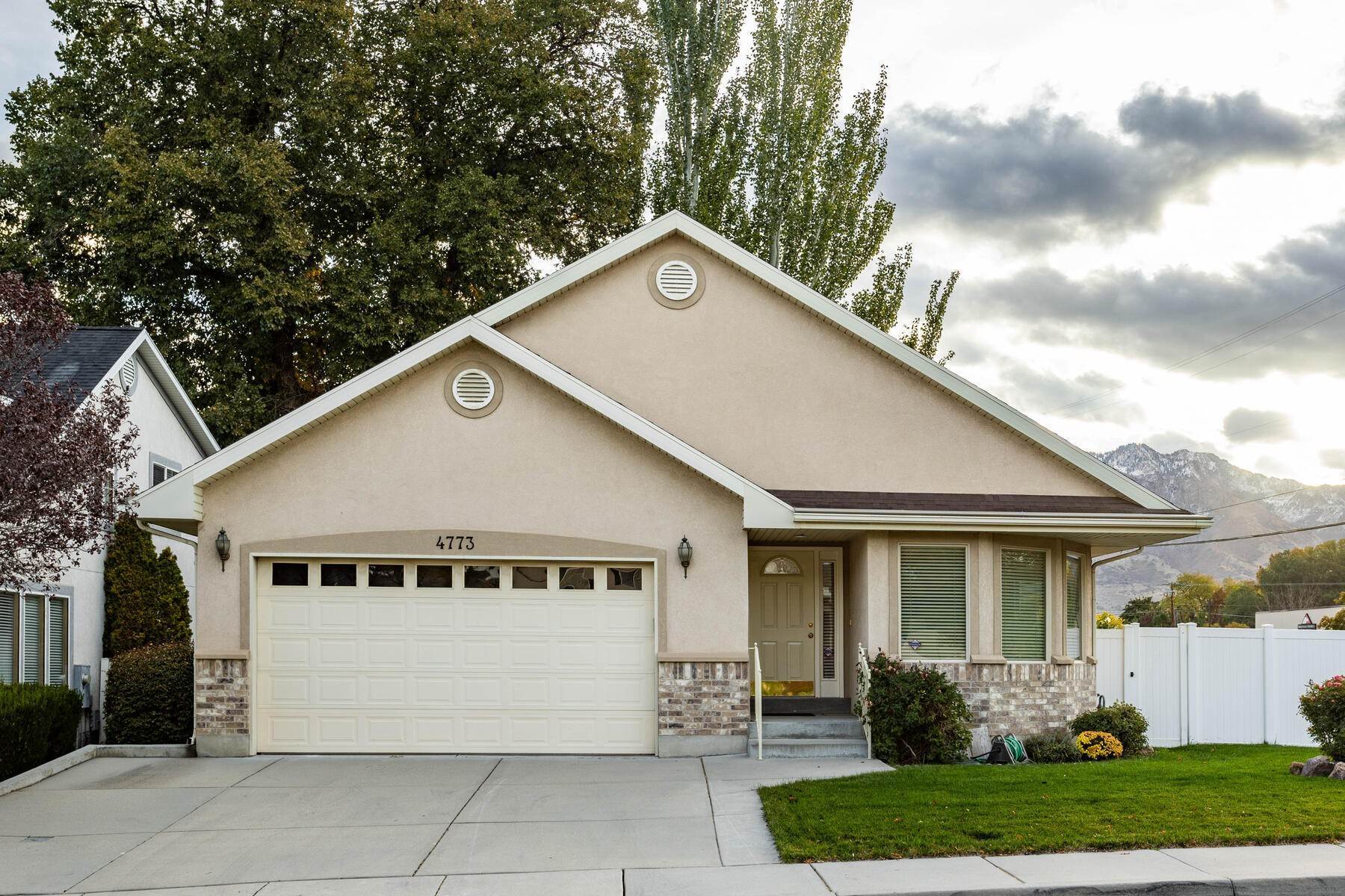 41. Single Family Homes for Sale at Fabulous Main Level Living Custom Built Home 4773 S Coopers Hawk Bay Salt Lake City, Utah 84117 United States