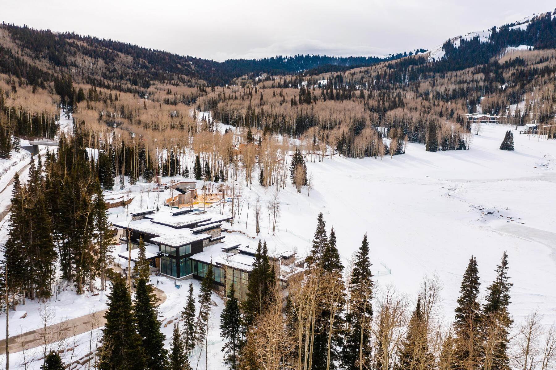 8. Single Family Homes for Sale at Breathtaking Ski-in/Ski-out Estate with Unobstructed Views of Mountains 264 White Pine Canyon Road Park City, Utah 84060 United States