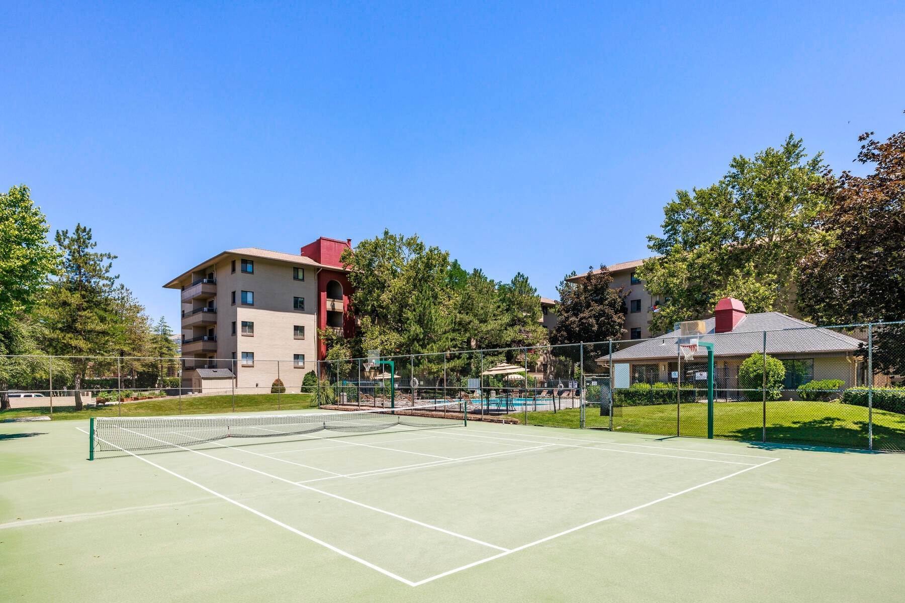 31. Condominiums for Sale at Towne Park Two Bedroom 339 East 600 South Unit 1403 Salt Lake City, Utah 84111 United States