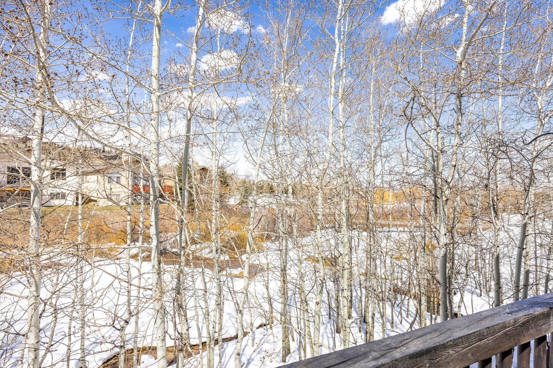 41. Single Family Homes for Sale at Stunning Remodel, Turn Key - Sold Furnished 1910 Sun Peak Drive Park City, Utah 84098 United States
