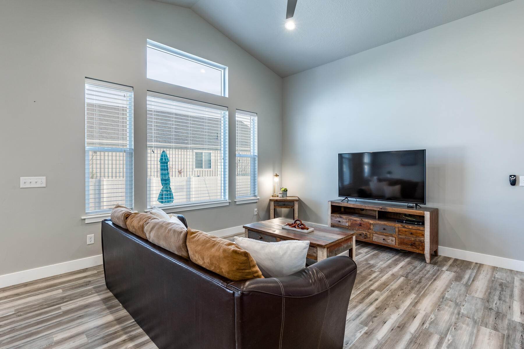 5. Single Family Homes for Sale at Home is a Sanctuary From the World, and This is the Perfect Place to Rejuvenate 166 E 1985 S Heber City, Utah 84032 United States