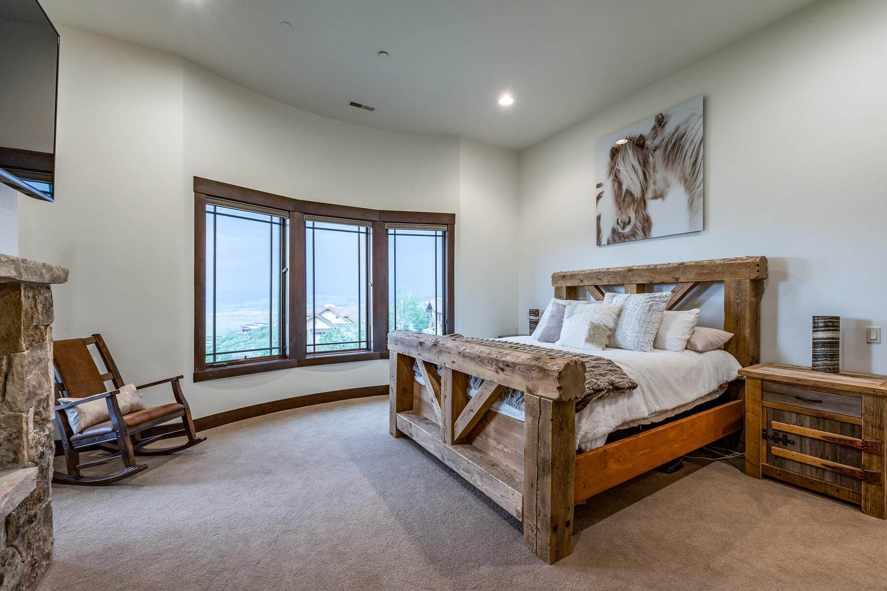 18. Single Family Homes for Sale at Beautiful Promontory Home with Gorgeous Views and a Golf Membership Available 3678 E Rockport Ridge Rd Park City, Utah 84098 United States