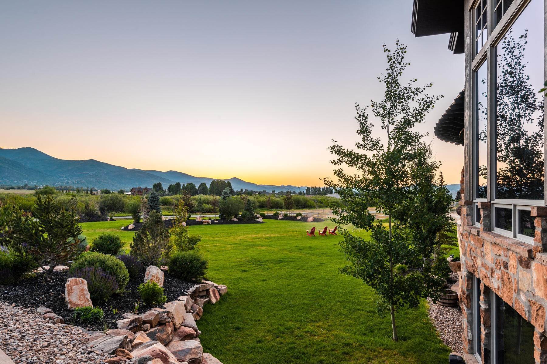 33. Single Family Homes for Sale at Rare Ranch Creek Estates Home Boasts Over 3 Acres with Unparalleled Views 4400 N Ranch Creek Ln Park City, Utah 84098 United States