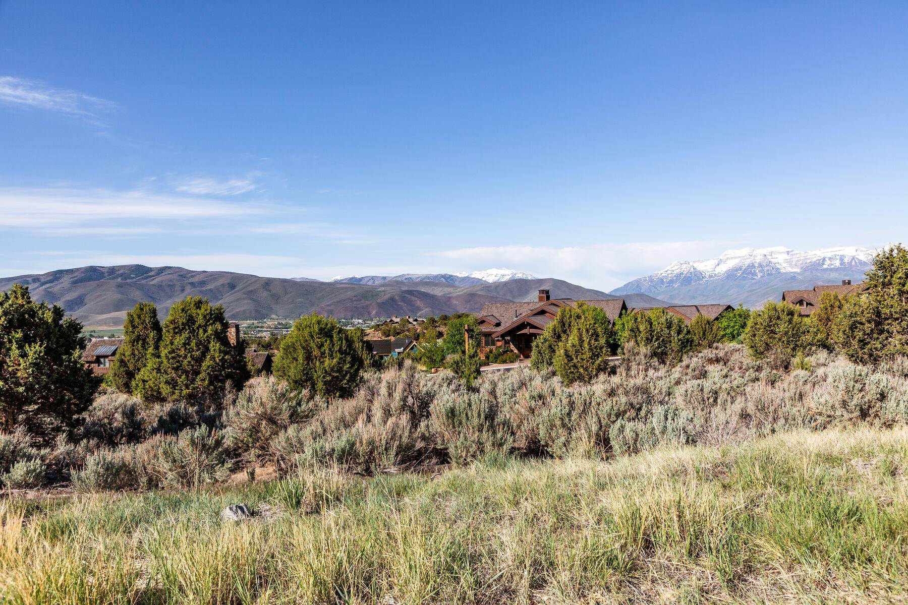 8. Single Family Homes for Sale at New Red Ledges Construction with Exceptional Valley to Mountain Views 3220 Horsehead Peak Court Heber, Utah 84032 United States