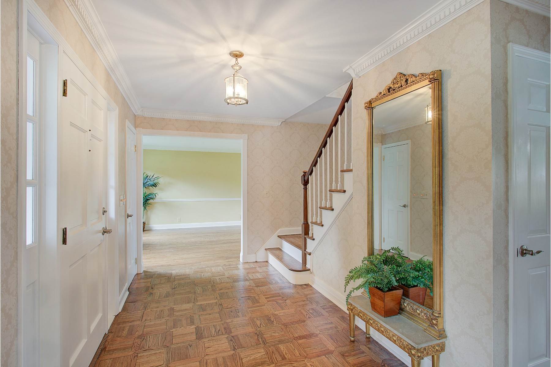 5. Single Family Homes for Sale at Classically-styled Colonial 8 Fox Run Road Tewksbury Township, New Jersey 07830 United States