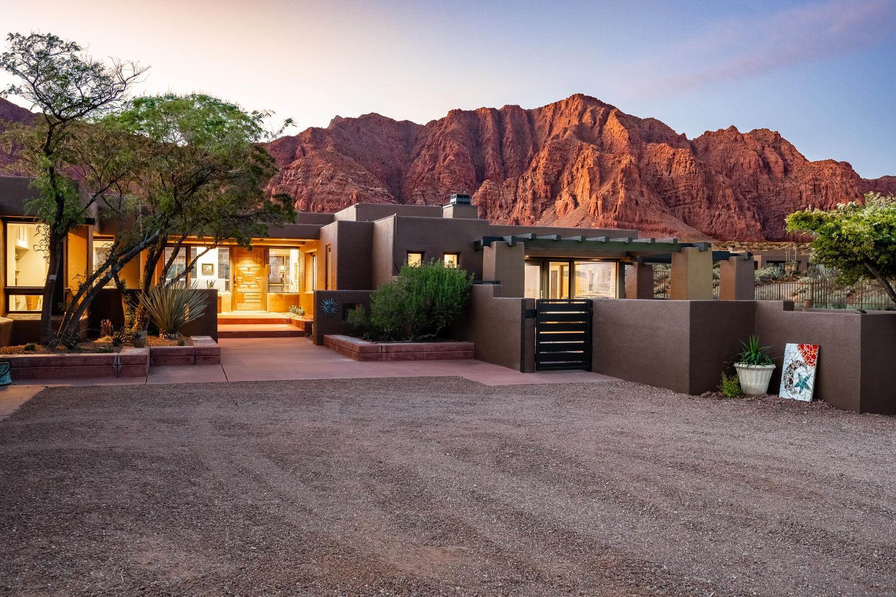 Single Family Homes for Sale at Southern Utah Lifestyle...Connect The Inside With The Outside 1593 N Kayenta Drive Ivins, Utah 84738 United States