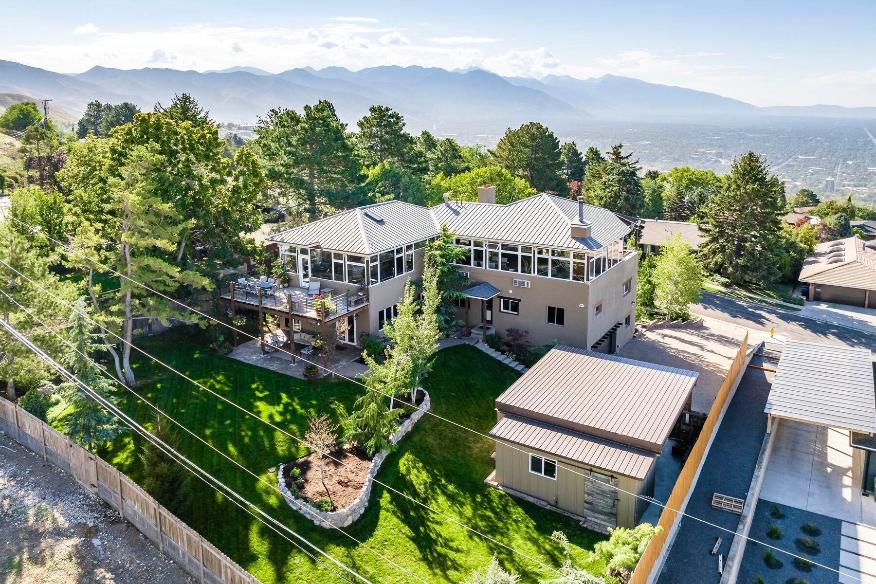 46. Single Family Homes for Sale at Contemporary Vibes With Spectacular Views 711 E 18th Avenue Salt Lake City, Utah 84103 United States