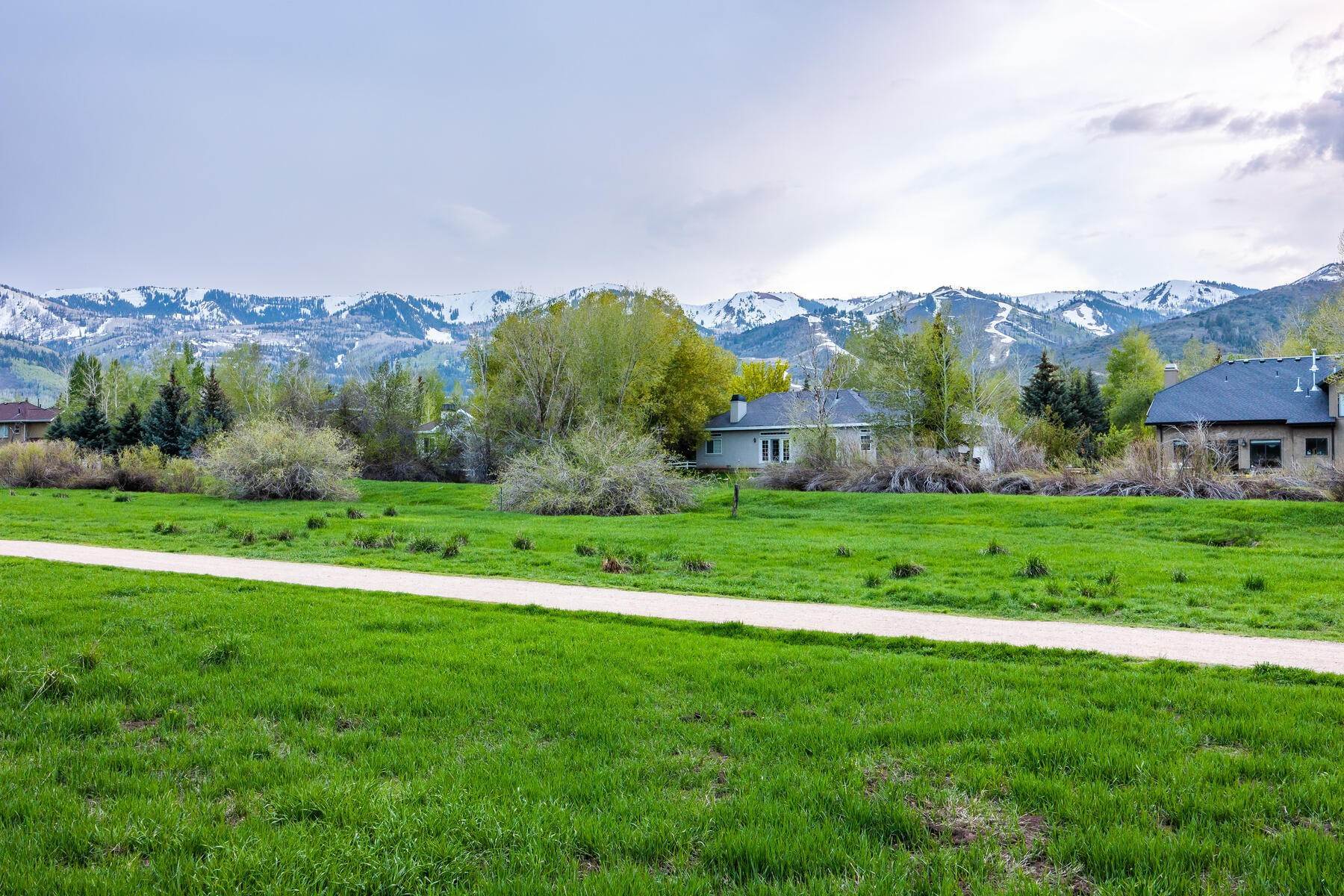 46. Single Family Homes for Sale at Panoramic Ski Run Views with Direct Trail Access 4715 Pace Drive Park City, Utah 84098 United States