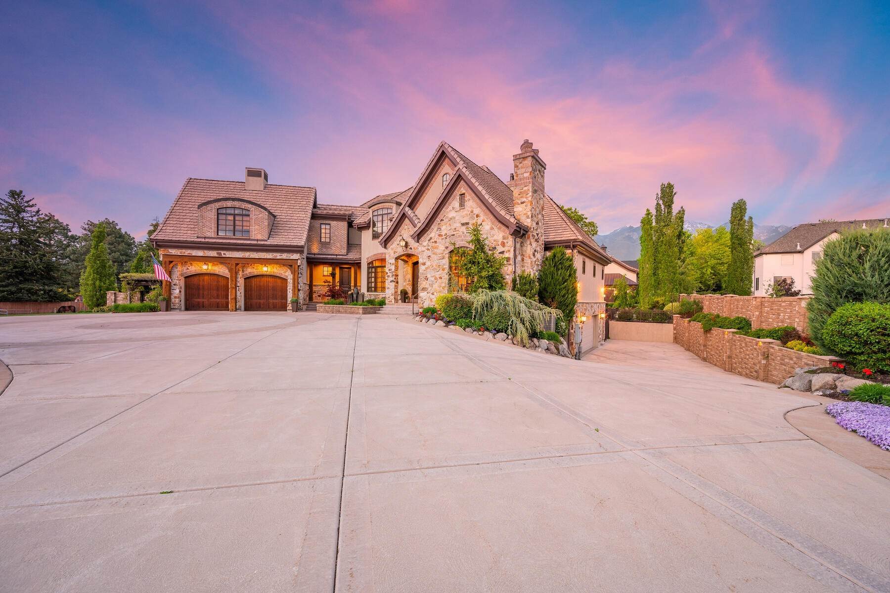 48. Single Family Homes for Sale at Luxurious Tuscan Inspired Chateau 7895 Cabellero Dr Cottonwood Heights, Utah 84093 United States