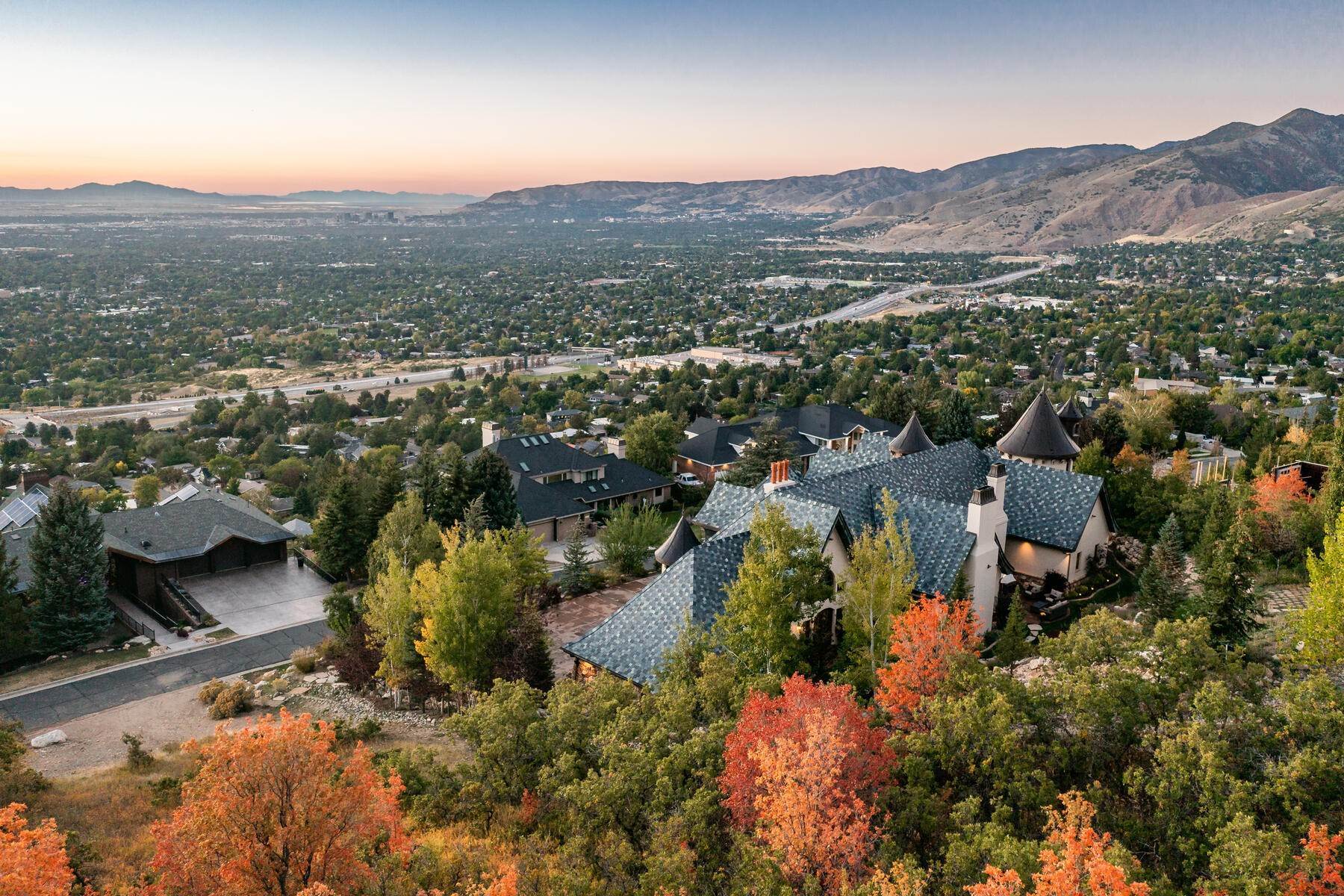 48. Single Family Homes for Sale at Majestic Mountain Enclave 4623 Jupiter Dr Salt Lake City, Utah 84124 United States