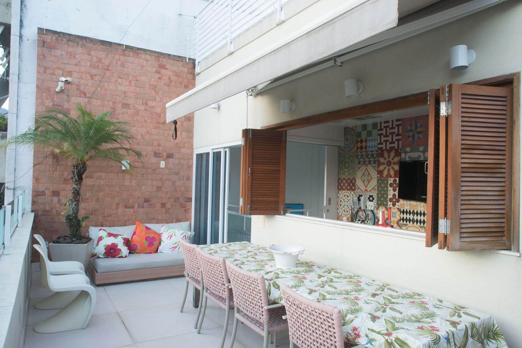 Single Family Homes for Sale at Duplex Penthouse near Nossa Senhora Square Rio de Janeiro, Rio de Janeiro 22410-040 Brazil