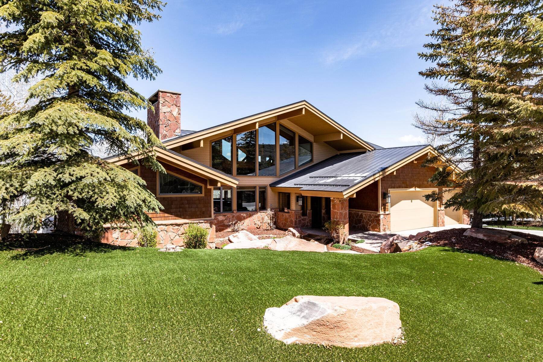 44. Single Family Homes for Sale at Exquisite Custom Home with Panoramic Views 2 minutes from the base of Park City 1422 Aerie Drive Park City, Utah 84060 United States