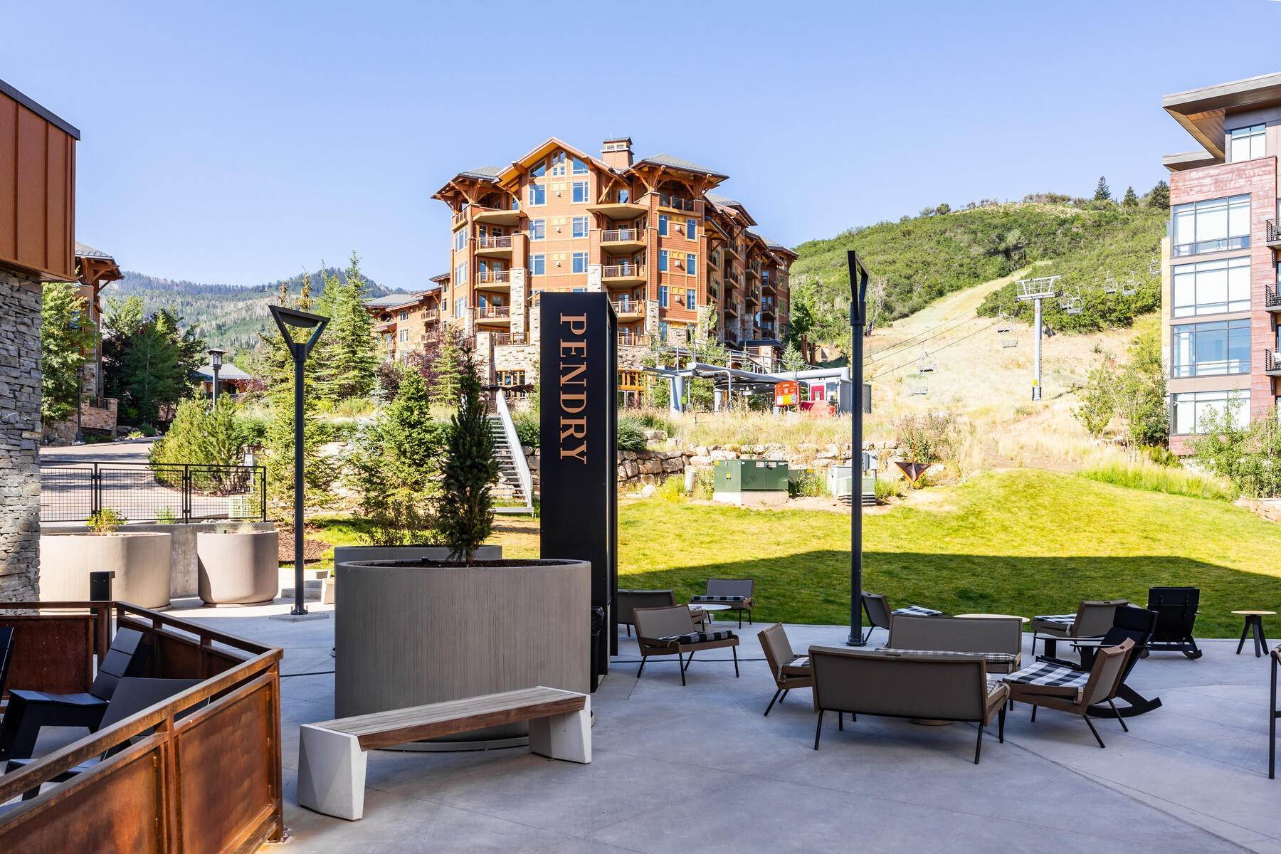 31. Condominiums for Sale at Contemporary Mtn Residence, Ski Slope Views, Superb Services & Amenities 2417 W High Mountain Road, #3304 Park City, Utah 84098 United States
