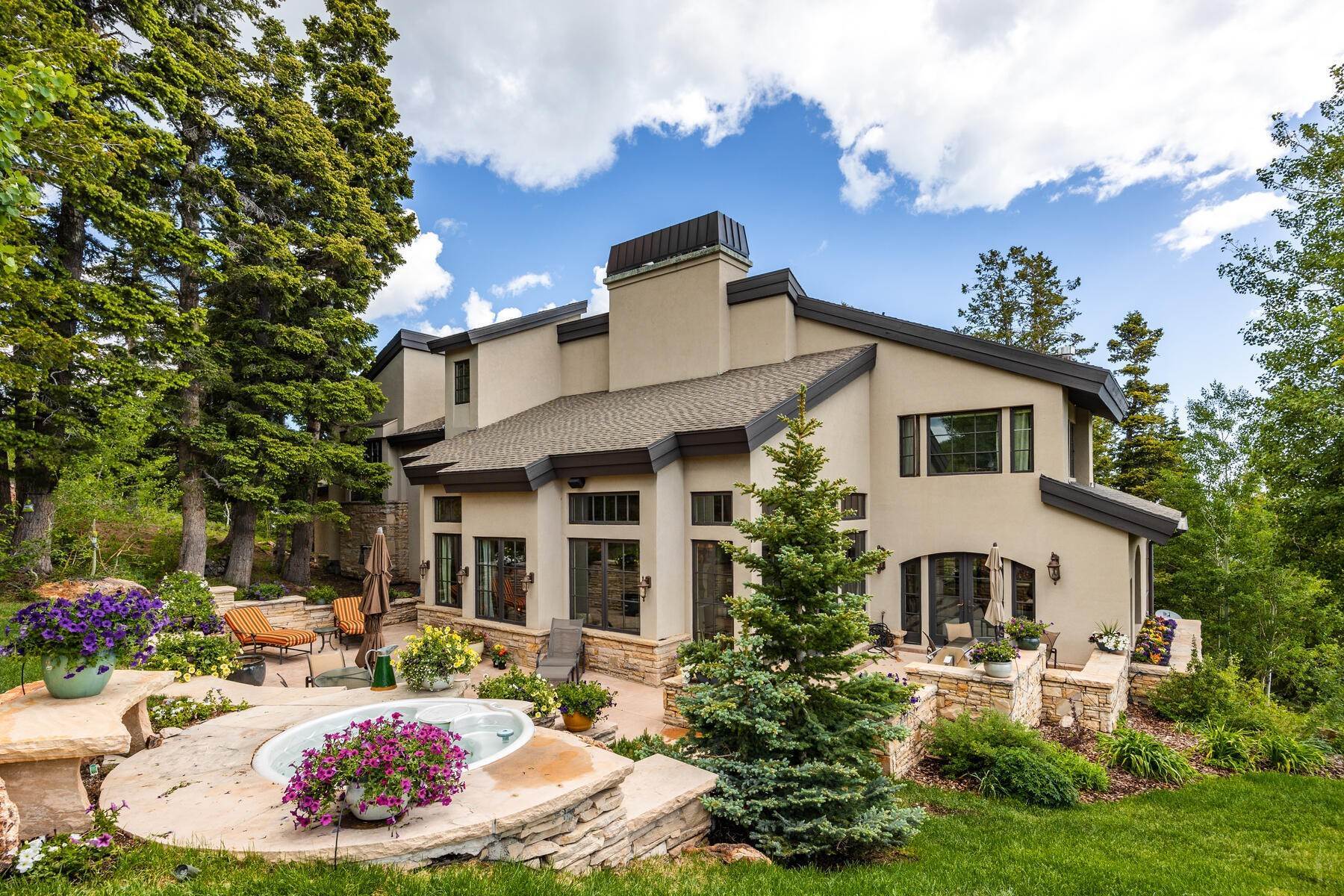 5. Single Family Homes for Sale at Lake and Mountain Views with Direct Ski-In/Ski-Out Access to Deer Valley 8030 Bald Eagle Drive Park City, Utah 84060 United States