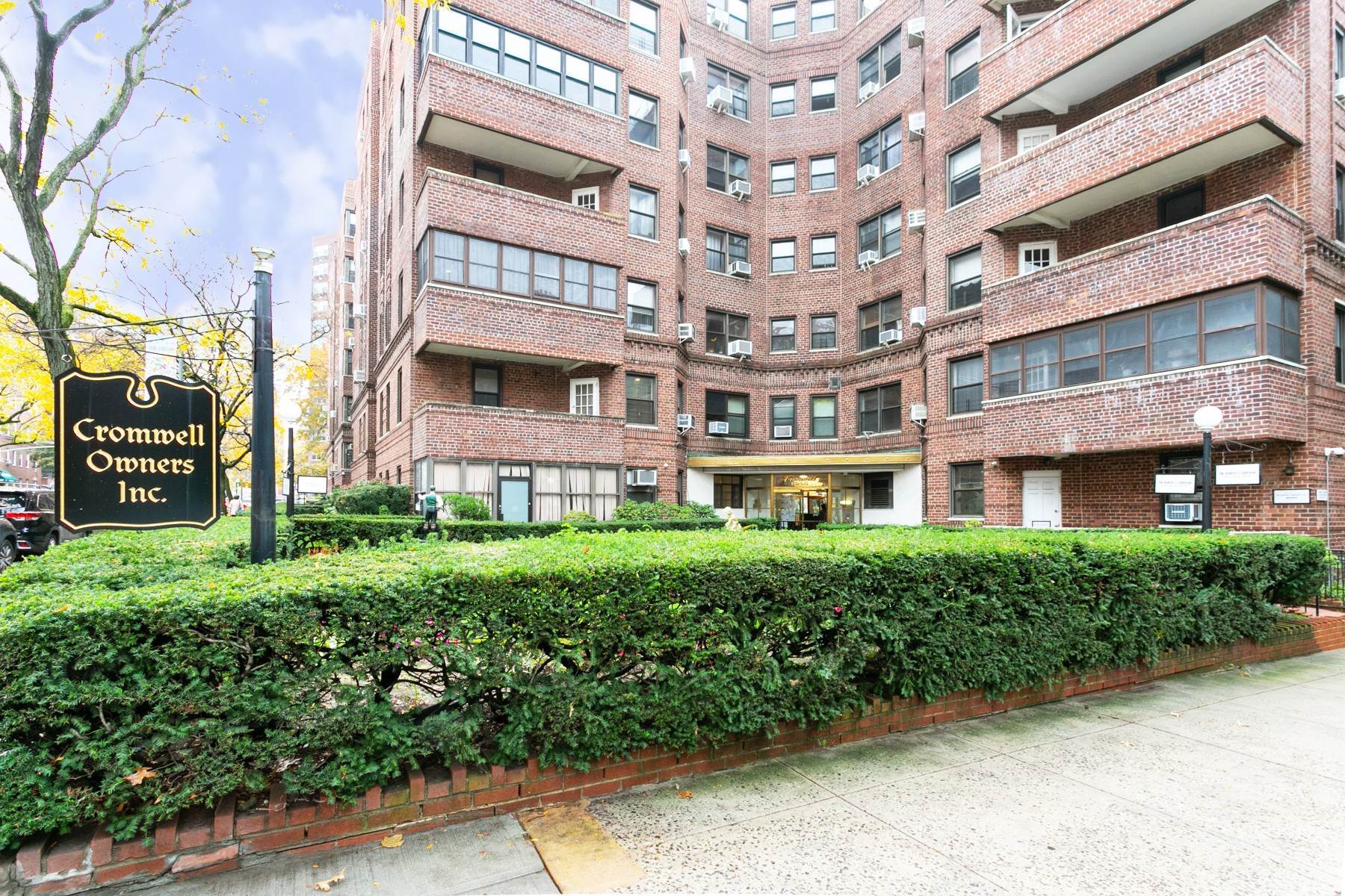 Co-op Properties for Sale at 'SPACIOUS TWO BEDROOM COOP IN PRESTIGIOUS FOREST HILLS BUILDING' 69-60 108th Street, #316 Forest Hills, New York 11375 United States