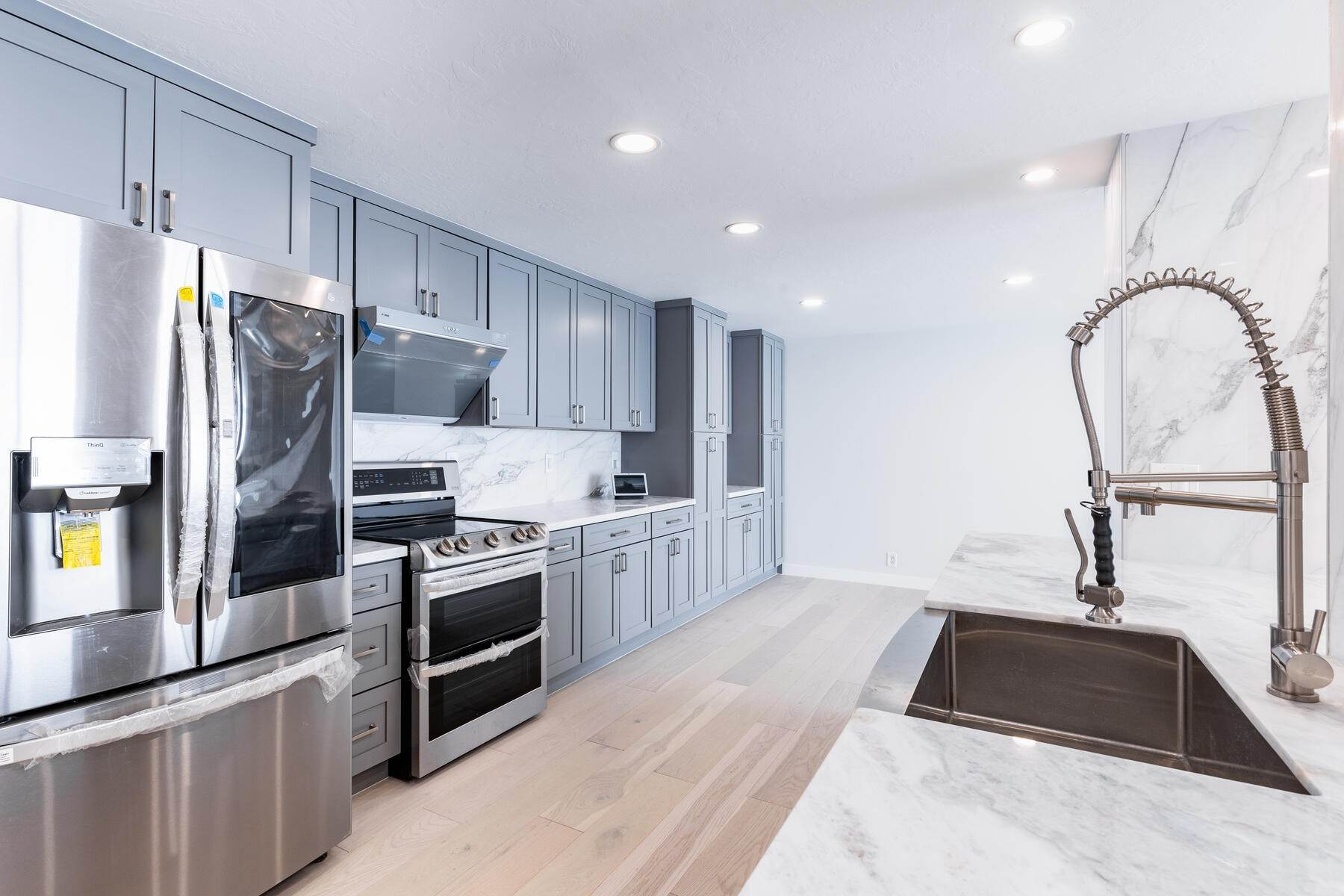 3. Condominiums for Sale at Remodeled Highrise Condo With Incredible Panoramic Views of the Entire Salt Lake 875 S Donner Way, Unit 1103 Salt Lake City, Utah 84108 United States