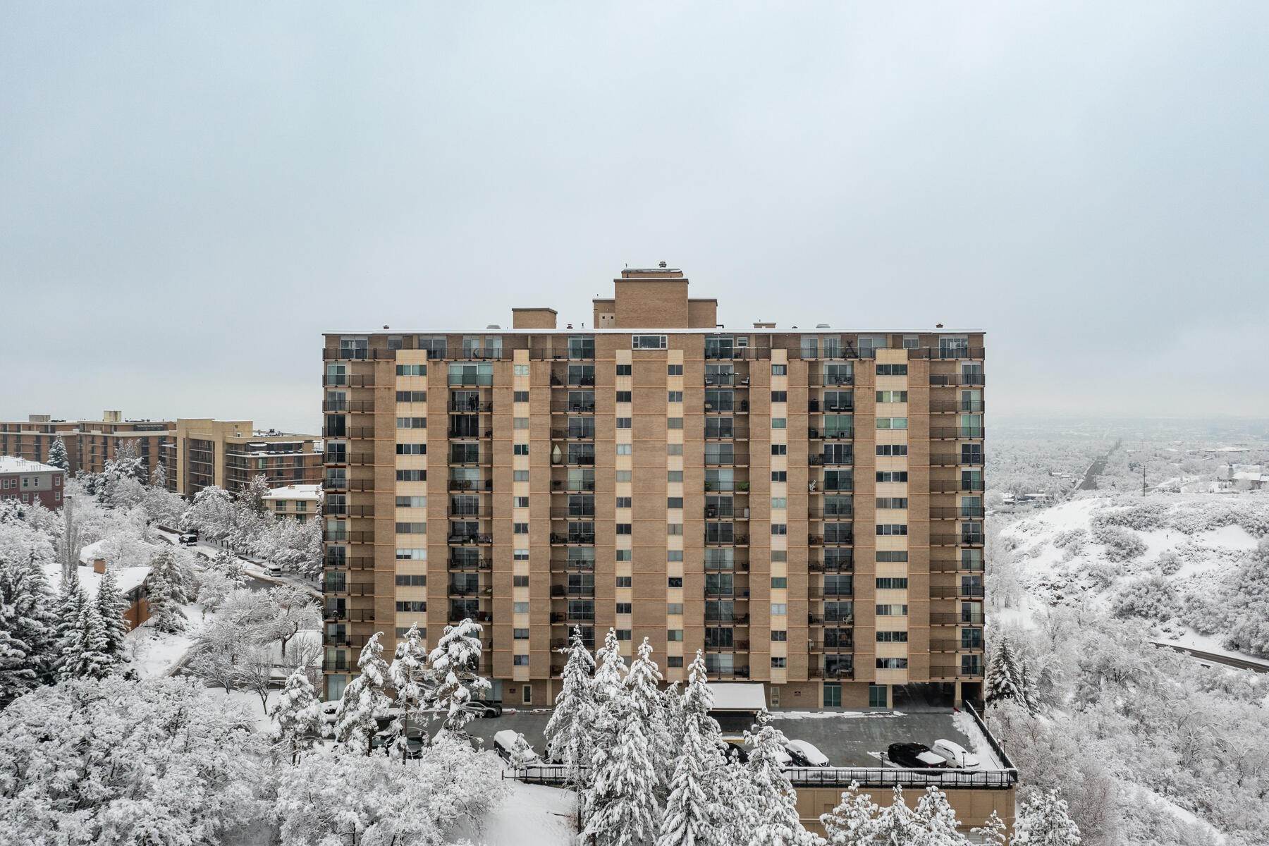 14. Condominiums for Sale at Remodeled Highrise Condo With Incredible Panoramic Views of the Entire Salt Lake 875 S Donner Way, Unit 1103 Salt Lake City, Utah 84108 United States