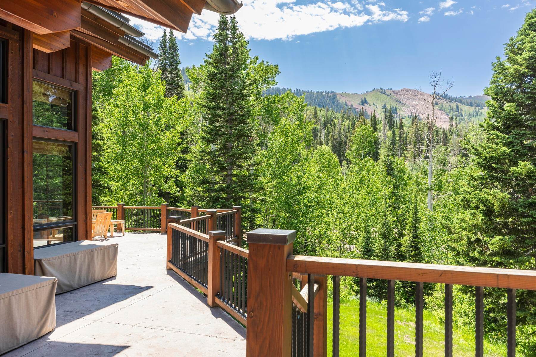 27. Single Family Homes for Sale at Timeless Ski in and Out Colony Retreat, Park City Utah 101 White Pine Canyon Road Park City, Utah 84060 United States