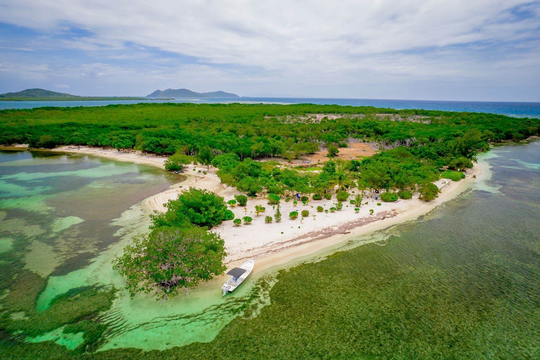 33. Private Islands for Sale at Roatan, Bay Islands Honduras