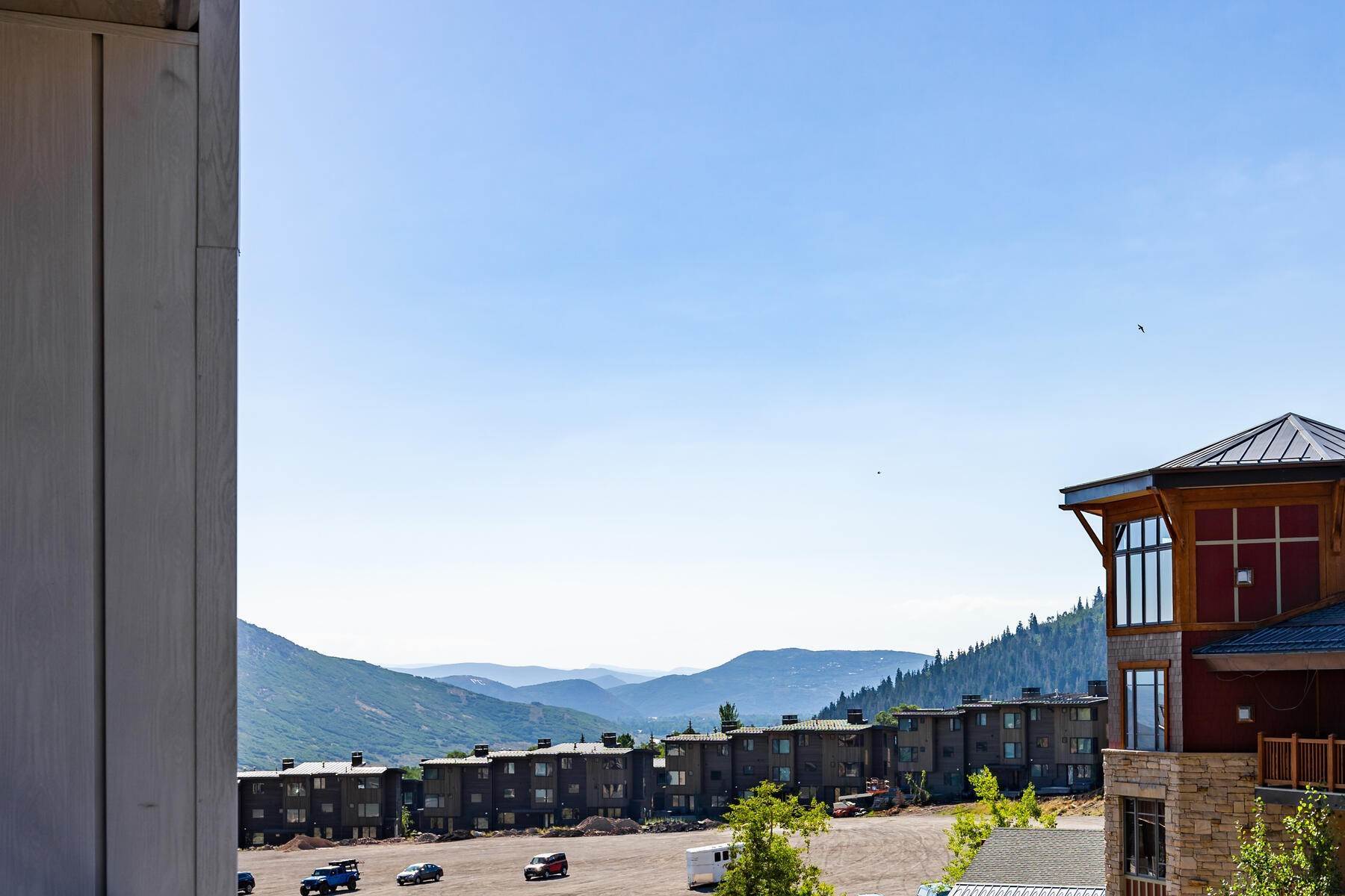 29. Condominiums for Sale at Contemporary Mtn Residence, Ski Slope Views, Superb Services & Amenities 2417 W High Mountain Road, #3304 Park City, Utah 84098 United States