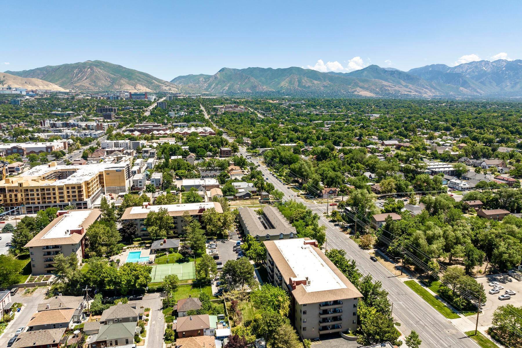 39. Condominiums for Sale at Towne Park Two Bedroom 339 East 600 South Unit 1403 Salt Lake City, Utah 84111 United States