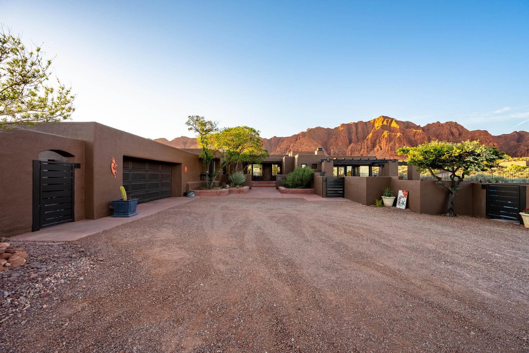 42. Single Family Homes for Sale at Southern Utah Lifestyle...Connect The Inside With The Outside 1593 N Kayenta Drive Ivins, Utah 84738 United States