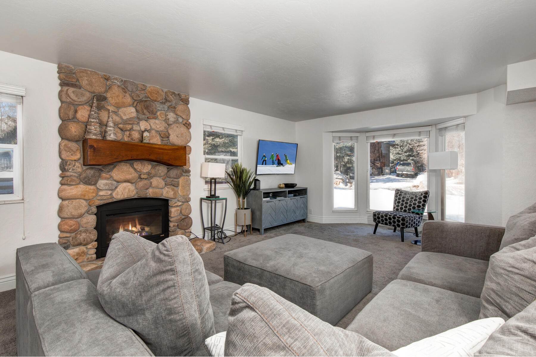 9. Single Family Homes for Sale at Perfect Family Home in the Prestigious Park Meadows Neighborhood 2588 Little Kate Road Park City, Utah 84060 United States
