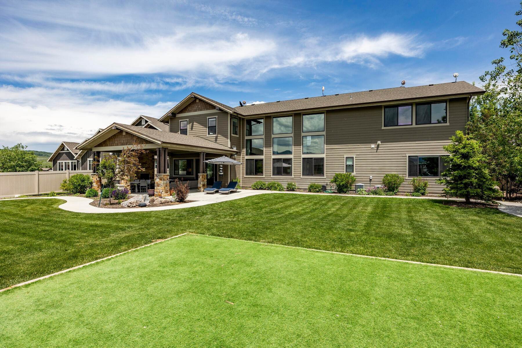 34. Single Family Homes for Sale at Impressive Updated Two-Story Home in the Highly Desired Silver Creek Area 379 E Valley Drive Park City, Utah 84098 United States