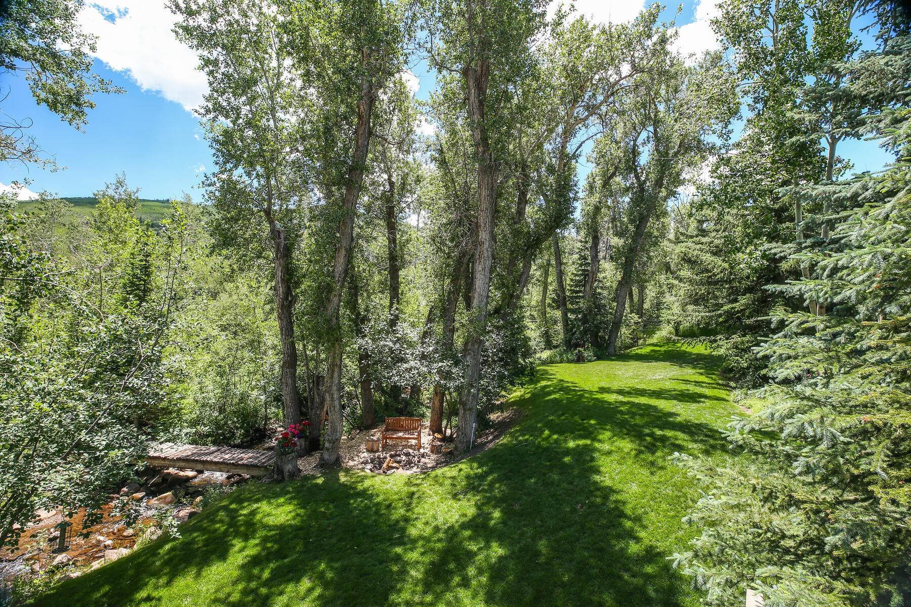 9. Single Family Homes for Sale at The perfect Family Compound Combining Tranquility and Convenience 1892 W White Pine Canyon Road Park City, Utah 84098 United States