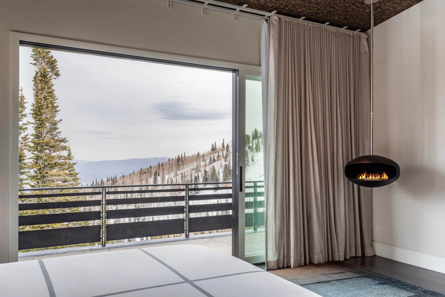11. Single Family Homes for Sale at Magnificent Modern Architecture With Unobstructed Down Valley Views 143 White Pine Canyon Road Park City, Utah 84060 United States