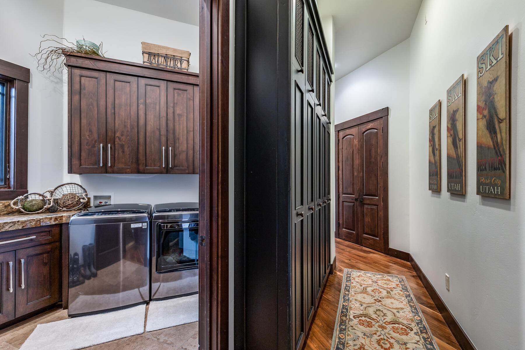 25. Single Family Homes for Sale at Beautiful Promontory Home with Gorgeous Views and a Golf Membership Available 3678 E Rockport Ridge Rd Park City, Utah 84098 United States